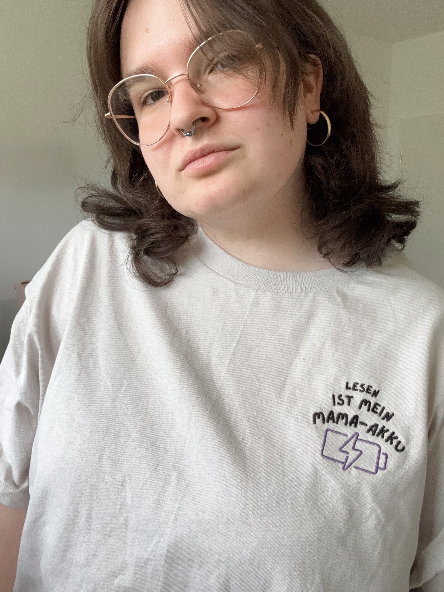 'Lesen ist mein Mama-Akku' T-Shirt