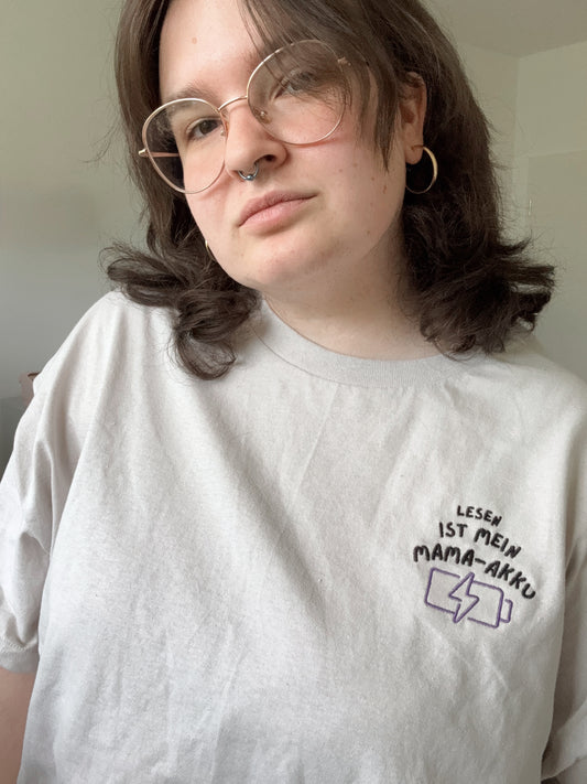 'Lesen ist mein Mama-Akku' T-Shirt
